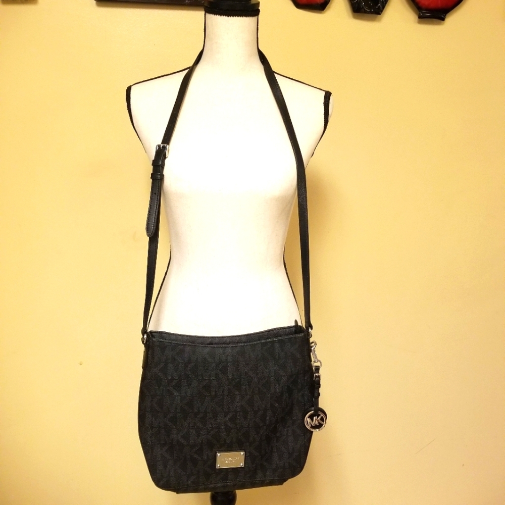 Michael kors crossbody purse